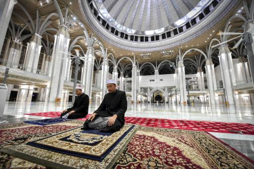 SOLAT TERAWIH TANPA JEMAAH RAMAI