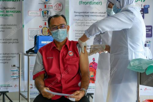 SUNTIKAN VAKSIN BARISAN HADAPAN