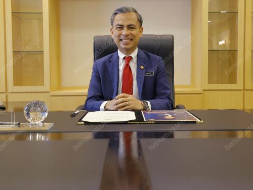 FAHMI FADZIL