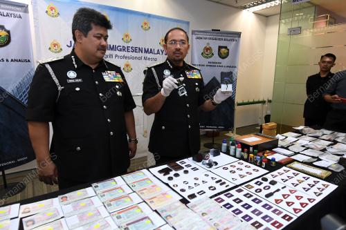 PTJ36_10072018_PASPORT_PALSU