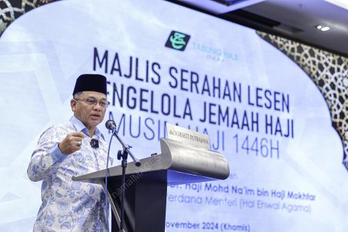 SENATOR DATUK DR MOHD NA'IM MOKHTAR