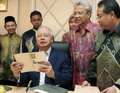 MOHD NAJIB TUN ABDUL RAZAK