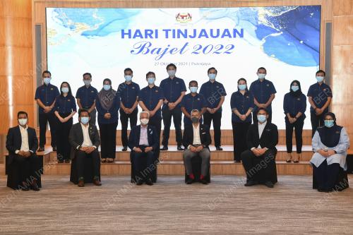 DATUK SERI ISMAIL SABRI YAAKOB