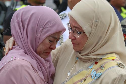 TUNKU AZIZAH AMINAH MAIMUNAH ISKANDARIAH