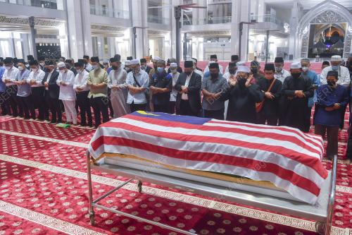 SOLAT JENAZAH KAMSIAH KAMARUDDIN