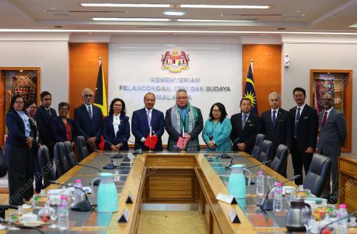 DATUK SERI TIONG KING SING