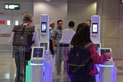 AUTOGATE SISTEM KOD RESPON PANTAS (QR)