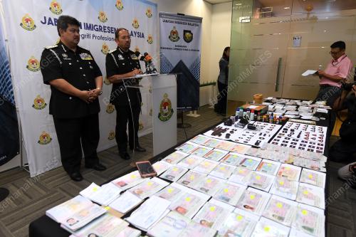 PTJ37_10072018_PASPORT_PALSU