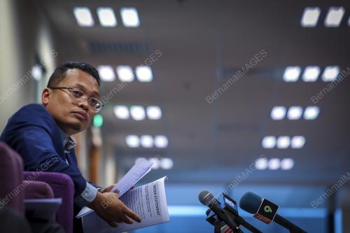 NIK NAZMI NIK AHMAD