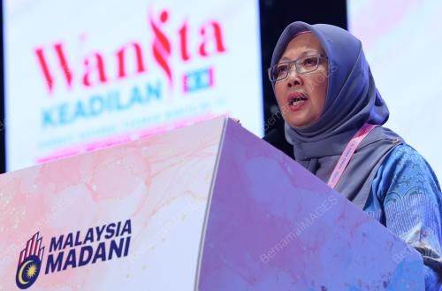 DR ZALIHA MUSTAFA