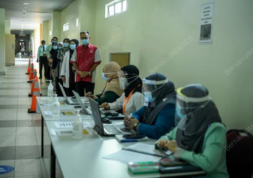 SUNTIKAN VAKSIN BARISAN HADAPAN
