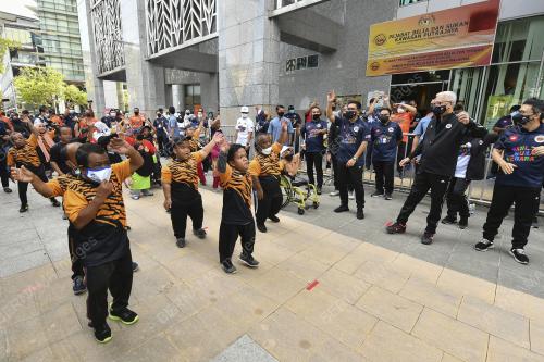DATUK SERI ISMAIL SABRI YAAKOB