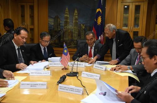 DATUK SERI DR DZULKEFLY AHMAD