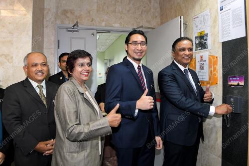 DATUK SERI REEZAL MERICAN NAINA MERICAN