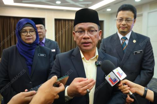 DATUK DR MOHD NA'IM MOKHTAR