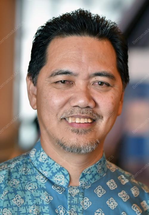 AZLIKAMIL NAPIAH