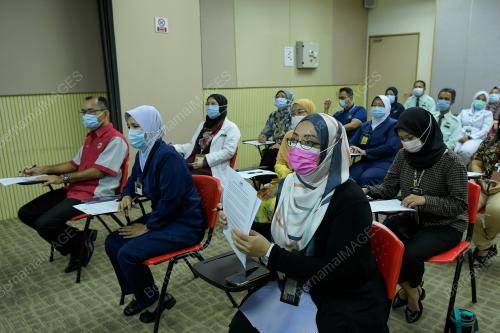 SUNTIKAN VAKSIN BARISAN HADAPAN