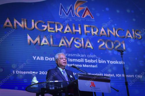 DATUK SERI ISMAIL SABRI YAAKOB