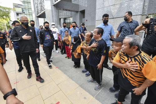DATUK SERI ISMAIL SABRI YAAKOB