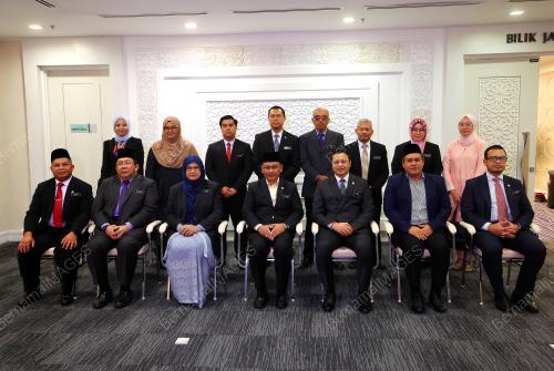 DATUK DR MOHD NA'IM MOKHTAR