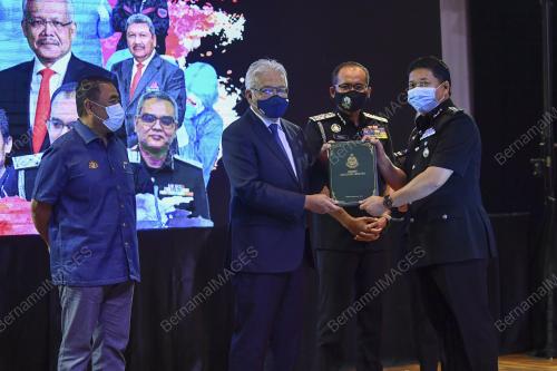 DATUK SERI HAMZAH ZAINUDDIN