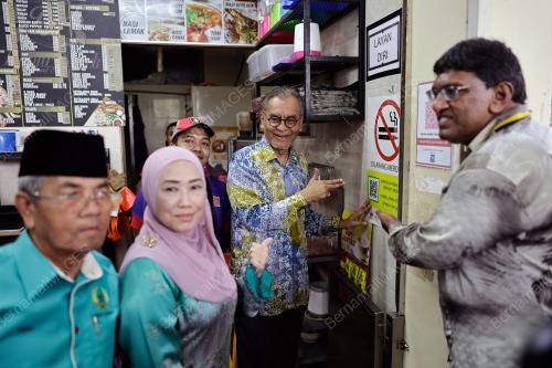 DATUK SERI DR DZULKEFLY AHMAD