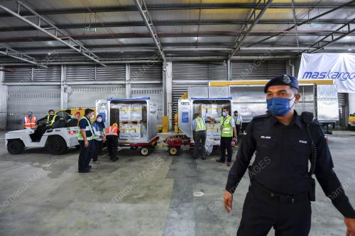 VAKSIN Pfizer-BioNTech TIBA DI MALAYSIA