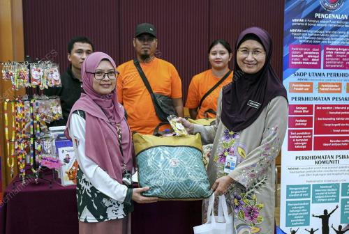 DATUK AZAH HANIM AHMAD