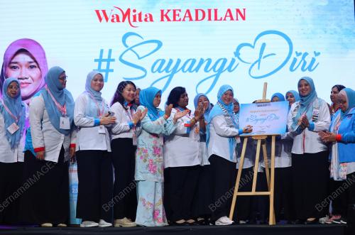 FADHLINA SIDEK