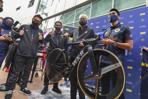 DATUK SERI ISMAIL SABRI YAAKOB