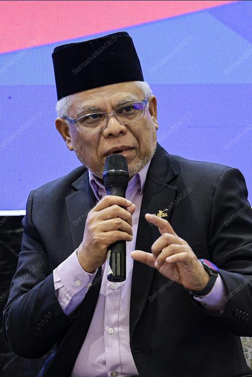 DATUK DR MOHD NA'IM MOKHTAR