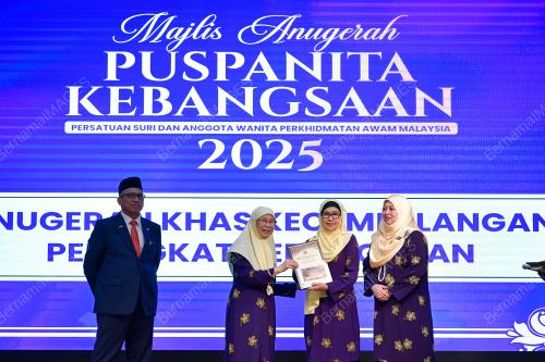 DATUK SERI DR WAN AZIZAH WAN ISMAIL