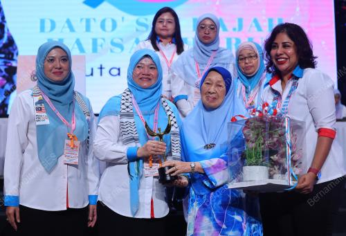 FADHLINA SIDEK