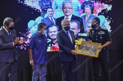 DATUK SERI HAMZAH ZAINUDDIN