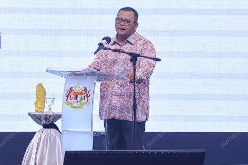 DATUK SERI AMIRUDIN SHARI