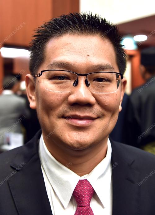 DATUK LIM BAN HONG