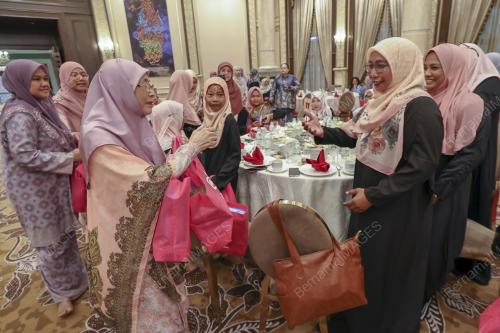 DATUK SERI DR WAN AZIZAH WAN ISMAIL