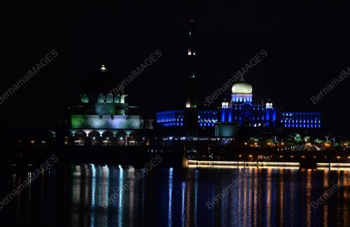 LIMPAHAN LAMPU BIRU