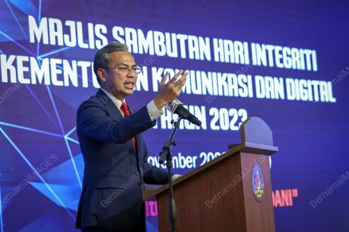 FAHMI FADZIL