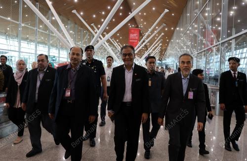 DATUK SERI DR DZULKEFLY AHMAD