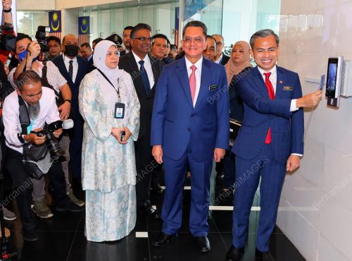 AHMAD FAHMI MOHAMED FADZIL