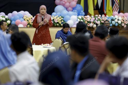 FADHLINA SIDEK