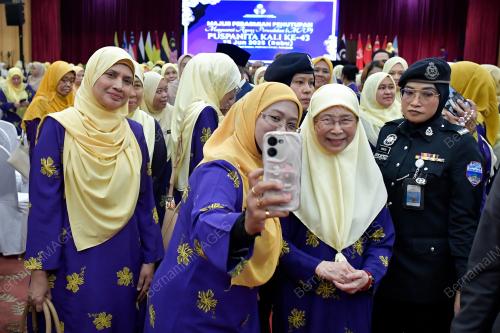 DATUK SERI DR WAN AZIZAH WAN ISMAIL