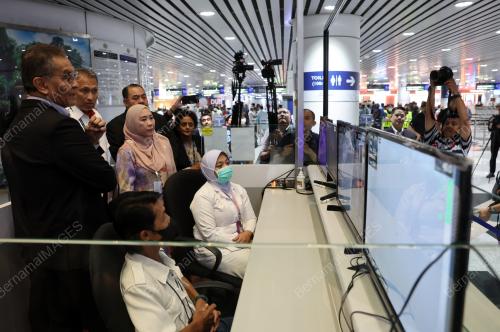 DATUK SERI DR DZULKEFLY AHMAD