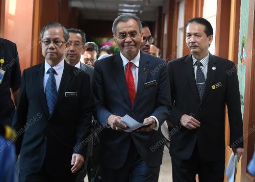 DATUK SERI DR DZULKEFLY AHMAD