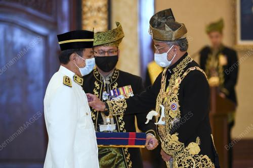 AL-SULTAN ABDULLAH RI'AYATUDDIN AL-MUSTAFA BILLAH SHAH 