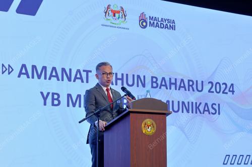 FAHMI FADZIL