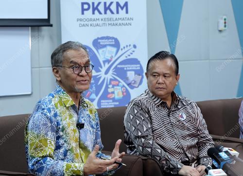 DATUK SERI DR DZULKEFLY AHMAD