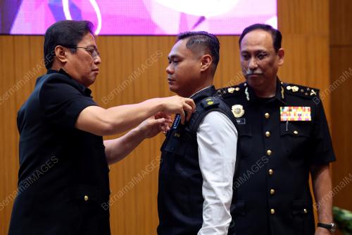 TAN SRI AZAM BAKI