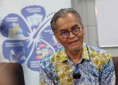 DATUK SERI DR DZULKEFLY AHMAD